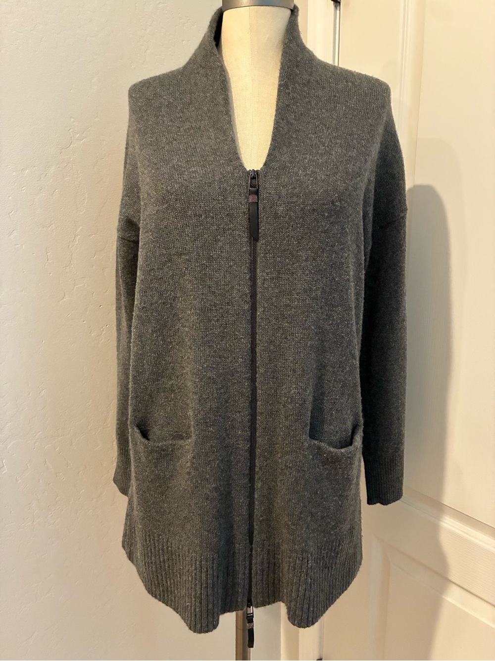 Lafayette 148 New York Charcoal Gray Zip-Front 100% Designer Cashmere Cardigan